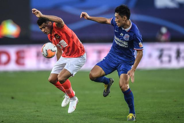 中超-热菲尼奥制胜球脱衣庆祝被驱逐 铁人3-2海港夺3连胜